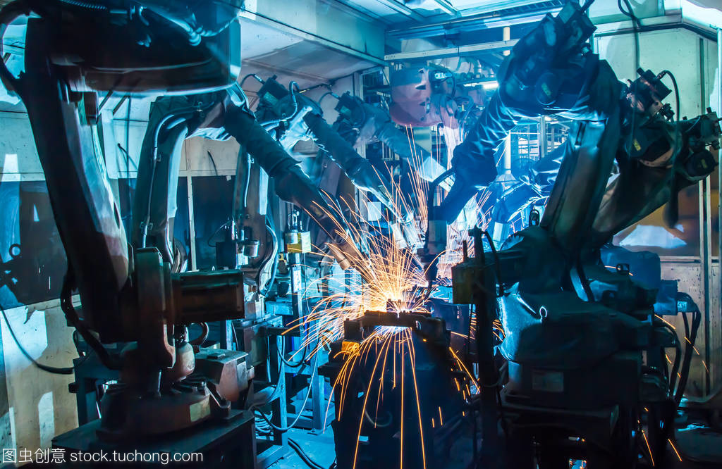 焊接机器人机在一家汽车厂,制造业,